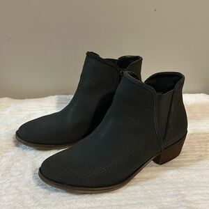 KENSIE BOOTIES SIZE 8.5